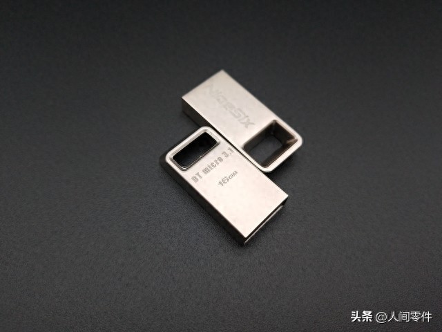U盘为何卡4GB?藏在文件系统里的"老规矩"