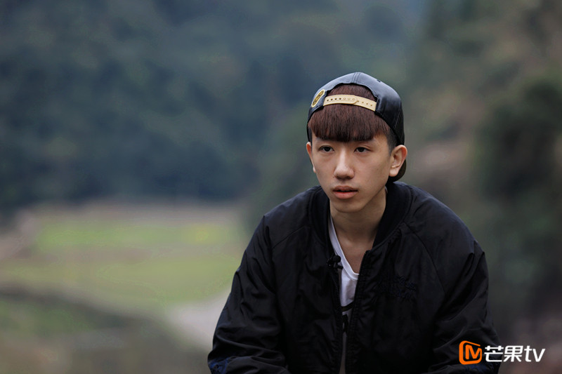 芒果TV《变形计》明日首播 城市少年被农村妹妹“整哭”