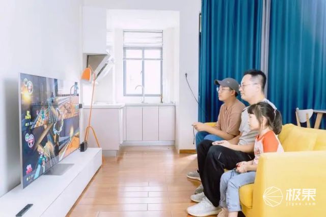 摄影师亲鉴!画质无死角、还能游戏带娃,一屏搞定全家“娱乐”