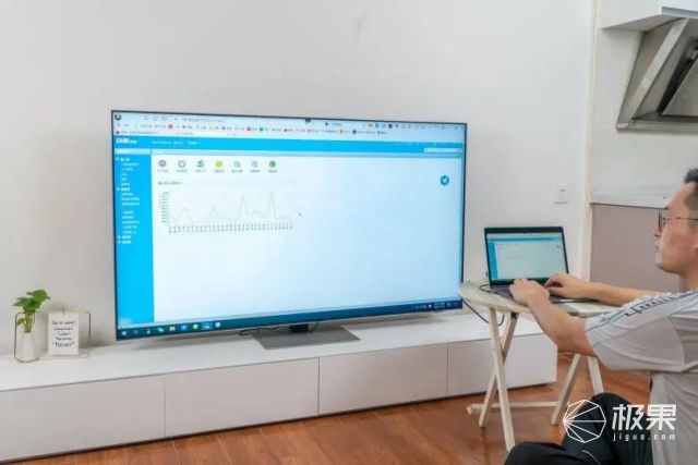 摄影师亲鉴!画质无死角、还能游戏带娃,一屏搞定全家“娱乐”