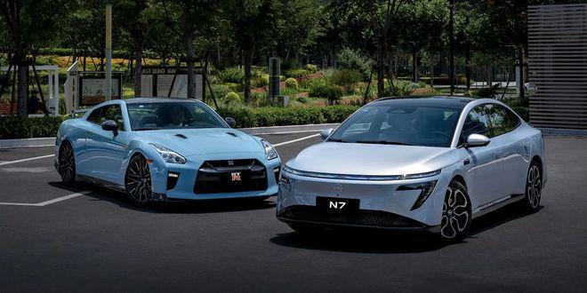 早报|小米澎湃 OS 3 今日发布/美团:外卖大战导致利润率暴跌/华为新款三折叠官宣定档