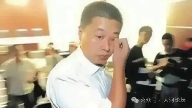 「不是你撞的，干嘛去扶」的法官：17年后，各方煎熬的人生