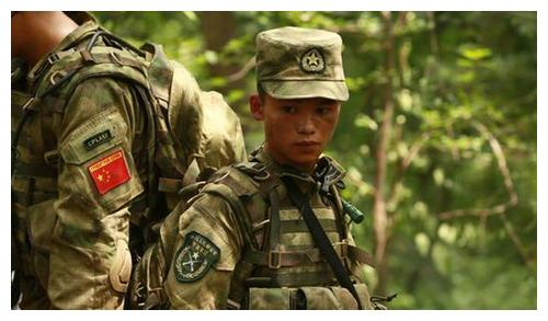 他才是《战狼》中真正的特种兵，1.5米身高，连吴京都退让三分