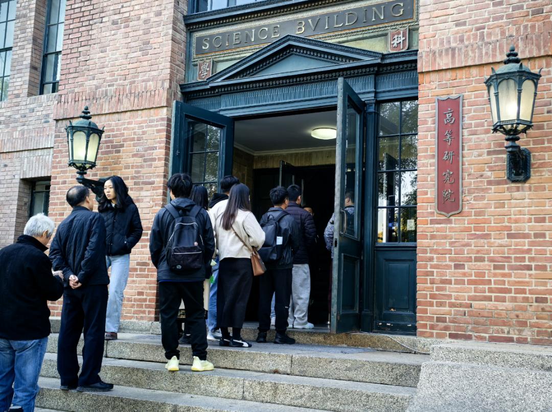 从无交集，他们为何送别杨振宁