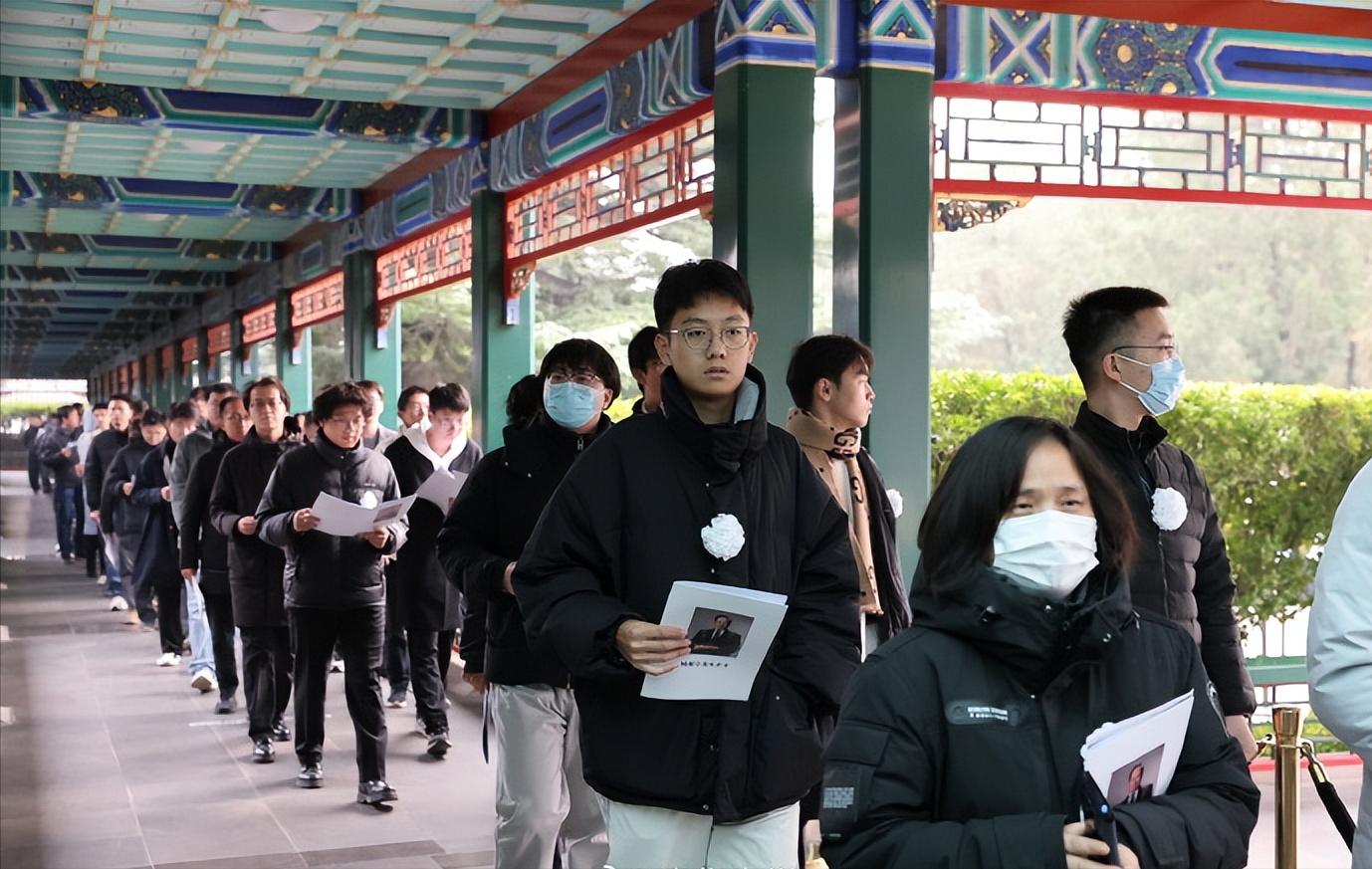 杨振汉赴八宝山送别杨振宁!露面回忆往事,透露了哥哥的一个遗憾