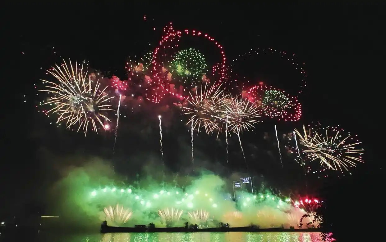 超13万发烟花闪耀羊城！阔别12载，广州春节烟花汇演回归