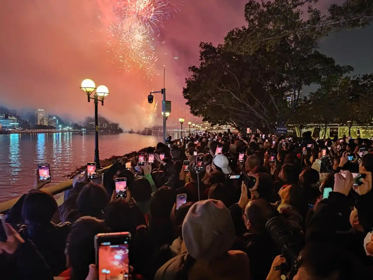 超13万发烟花闪耀羊城！阔别12载，广州春节烟花汇演回归