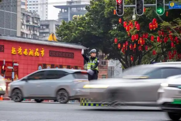 注意！烟花秀当天广州多条路段有交通管制！