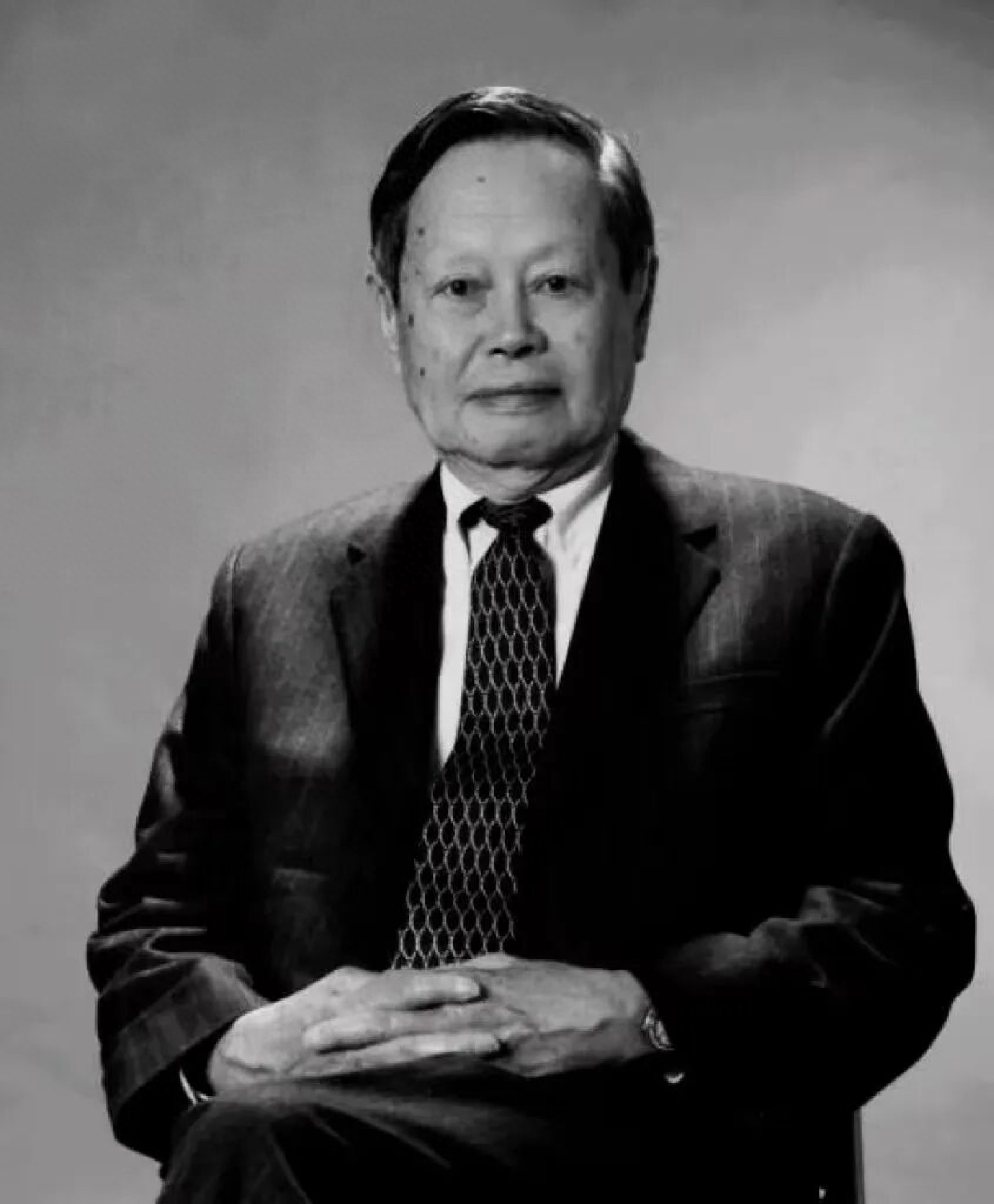 在清华园，送别杨振宁