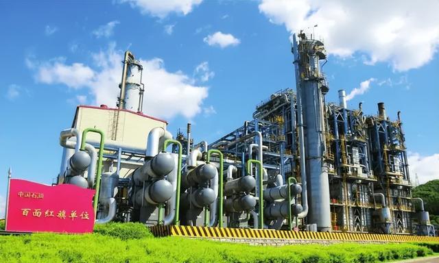 他是建国以来潜逃级别最高的贪官:至今还未落网,逃跑方式成了谜