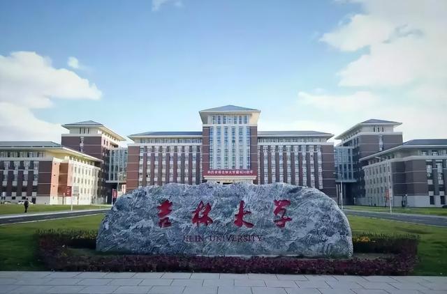 他是建国以来潜逃级别最高的贪官:至今还未落网,逃跑方式成了谜