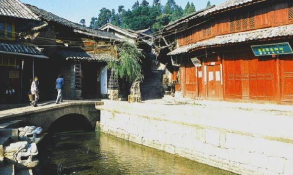 他是建国以来潜逃级别最高的贪官:至今还未落网,逃跑方式成了谜