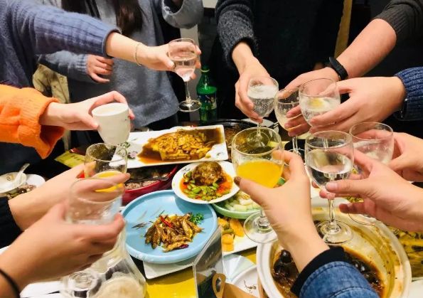 他是建国以来潜逃级别最高的贪官:至今还未落网,逃跑方式成了谜