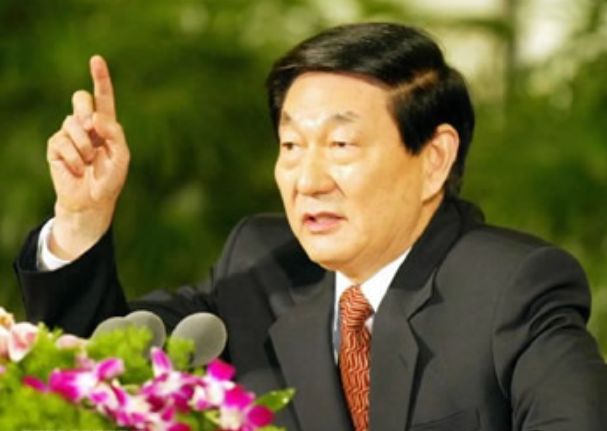 他是建国以来潜逃级别最高的贪官:至今还未落网,逃跑方式成了谜