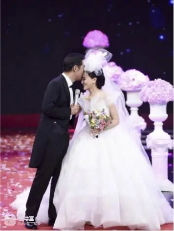 张国立补办婚礼,娱乐圈后妈众多,但肯打掉自己孩子的只有邓婕