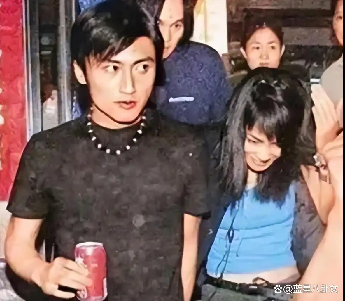 为何谢霆锋死心塌地爱王菲，因她25年未变！张柏芝却上热搜