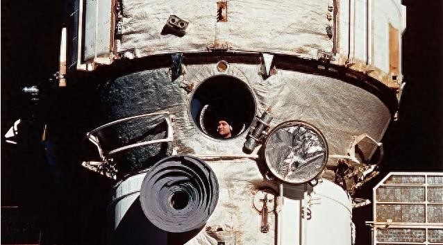 单次停留太空时间最长的宇航员:独处437天17小时38分钟,绕地球7075圈