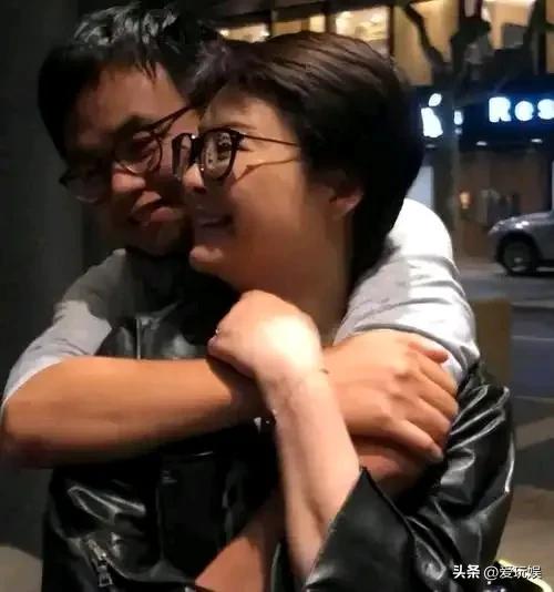 直到看清袁立如今的处境,才明白徐威的“离开”有多精明