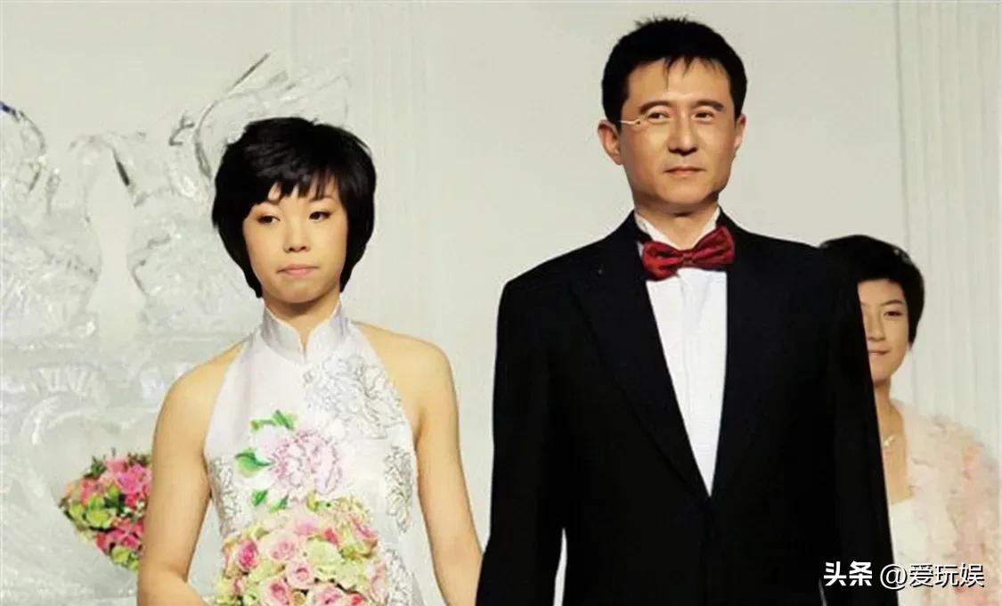 直到看清袁立如今的处境,才明白徐威的“离开”有多精明