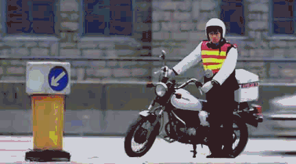 《新逃学威龙》遭翻拍!周星驰三大黄金配角重逢,能超越星爷吗