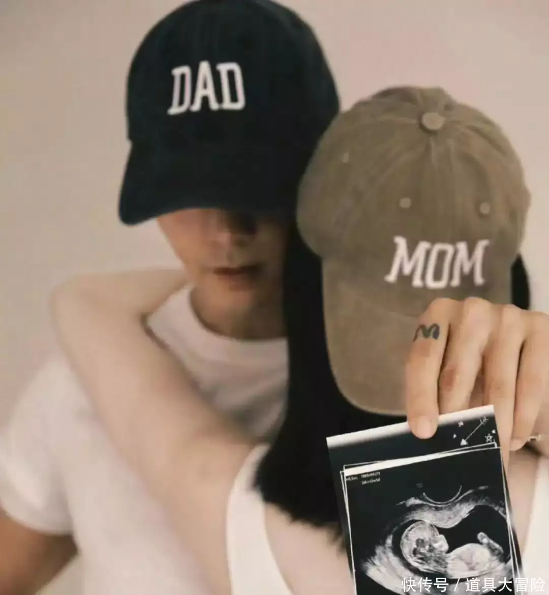 何穗破例撒狗粮 陈伟霆赤膊带娃荷尔蒙爆棚 萌娃样貌首曝光超像父亲