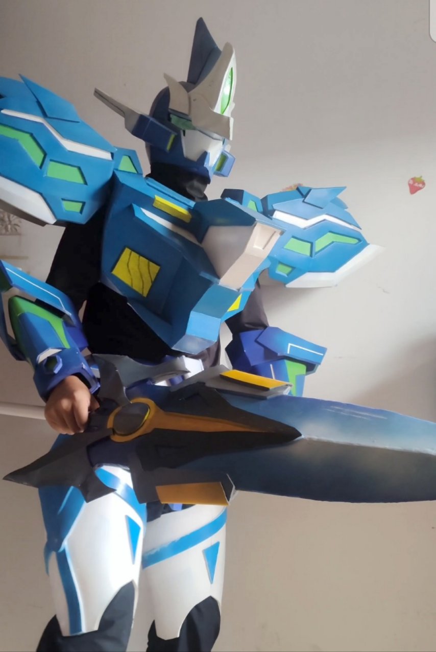 《机甲旋风》玩家投稿，历时一年自学自制cos服，只为热爱！