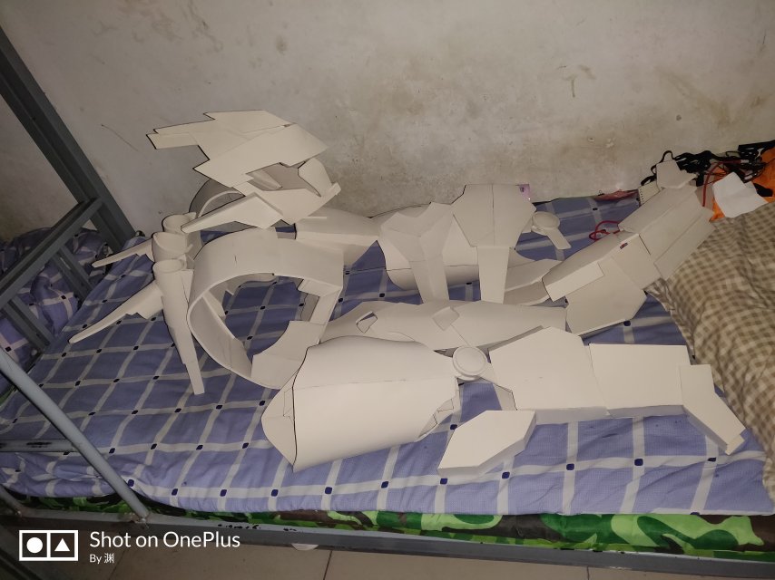 《机甲旋风》玩家投稿，历时一年自学自制cos服，只为热爱！