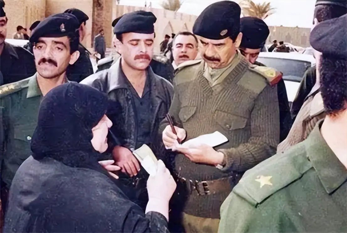 萨达姆受刑前一直摸胡子,大家以为他是害怕,唯独他女儿明白是暗号