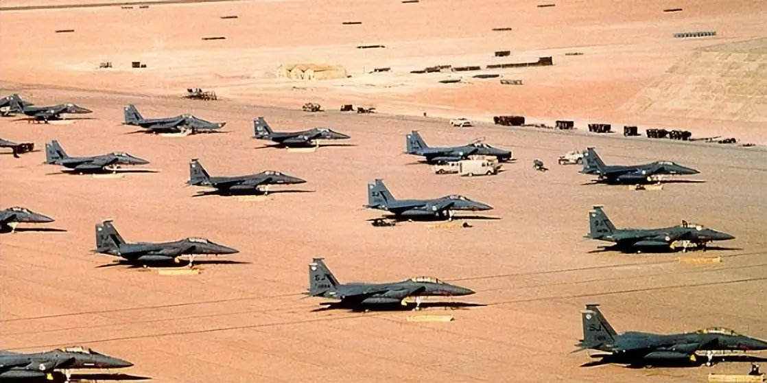 萨达姆受刑前一直摸胡子,大家以为他是害怕,唯独他女儿明白是暗号