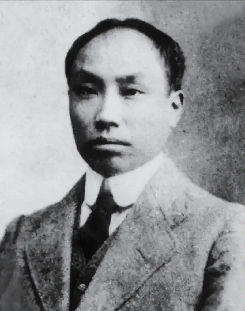 陈乔年牺牲后66年后女儿被找到，在墓碑前痛哭：爸，我来看您了