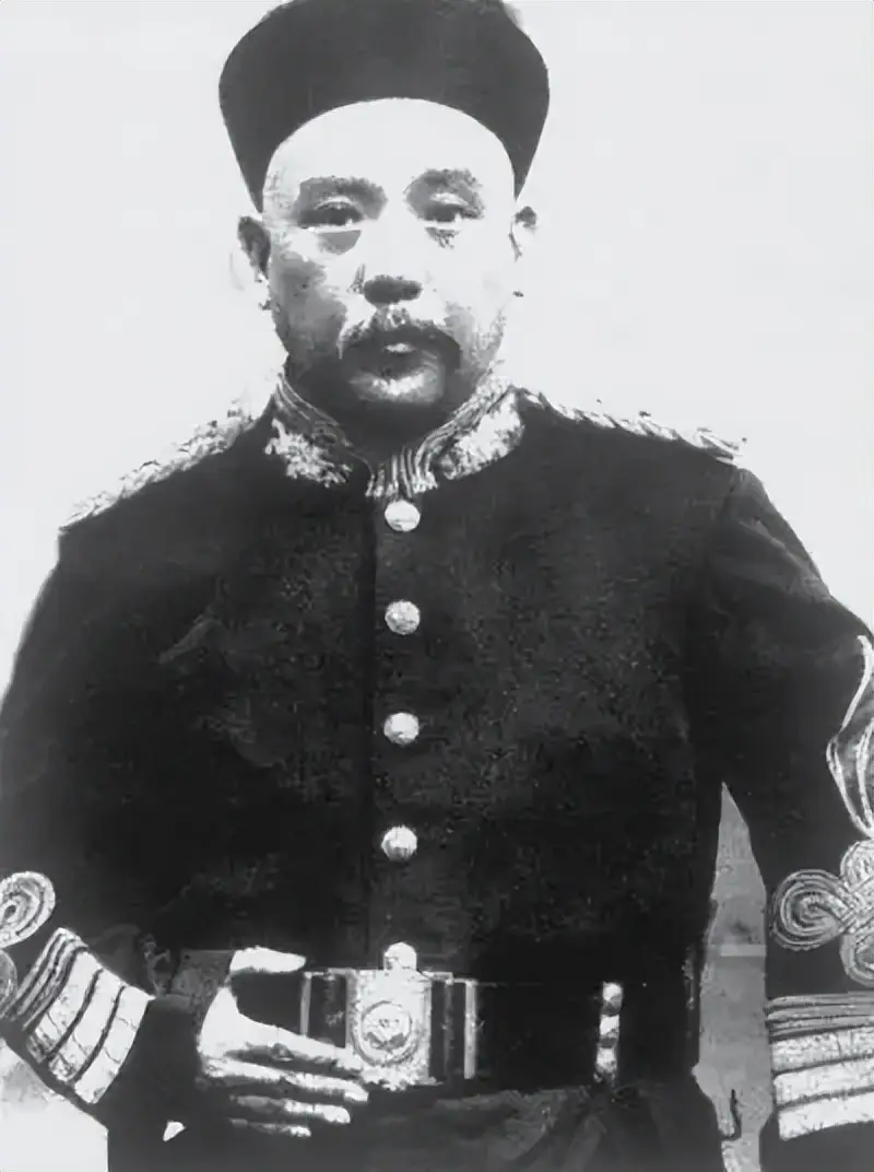 陈乔年牺牲后66年后女儿被找到，在墓碑前痛哭：爸，我来看您了