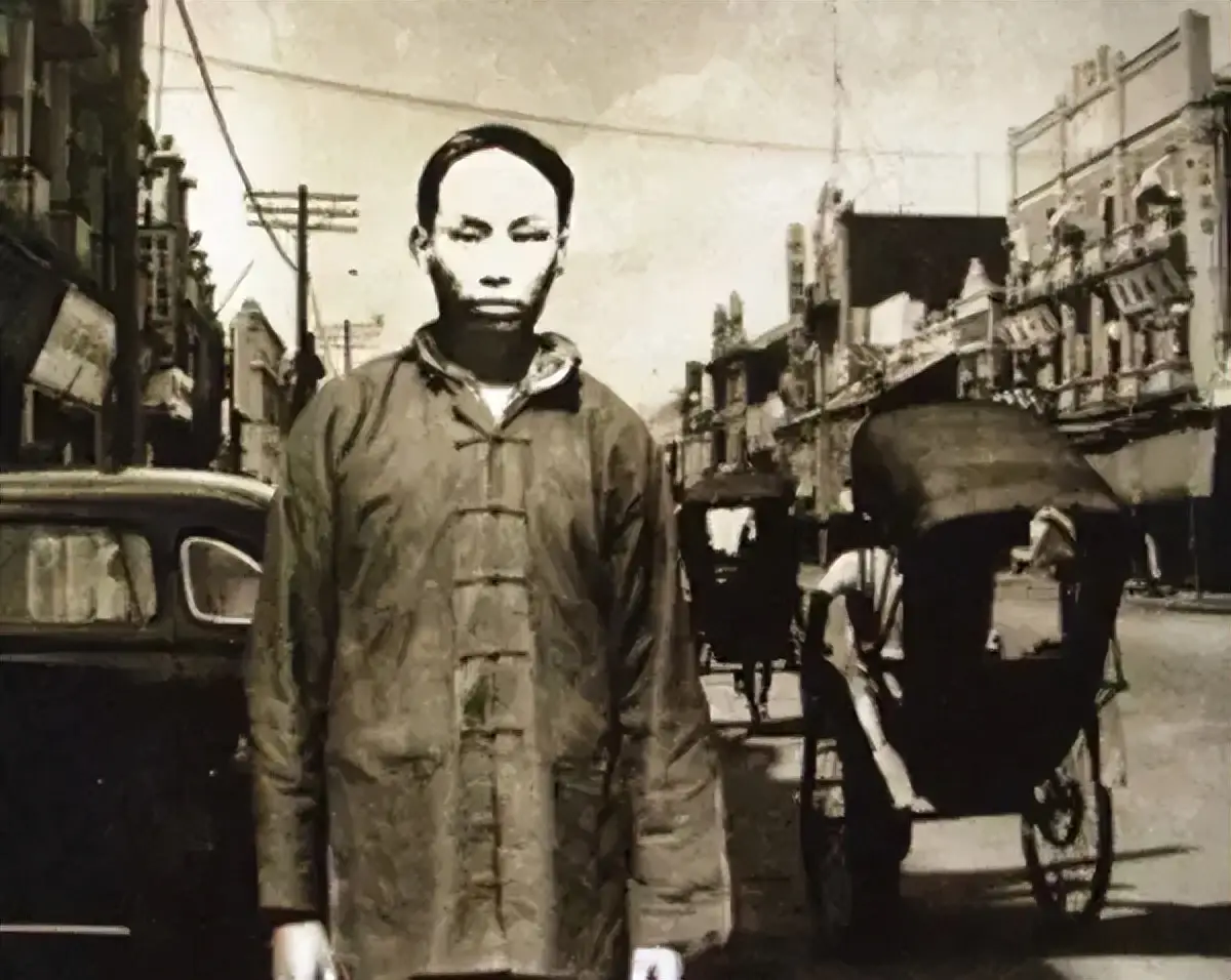 陈乔年牺牲后66年后女儿被找到，在墓碑前痛哭：爸，我来看您了