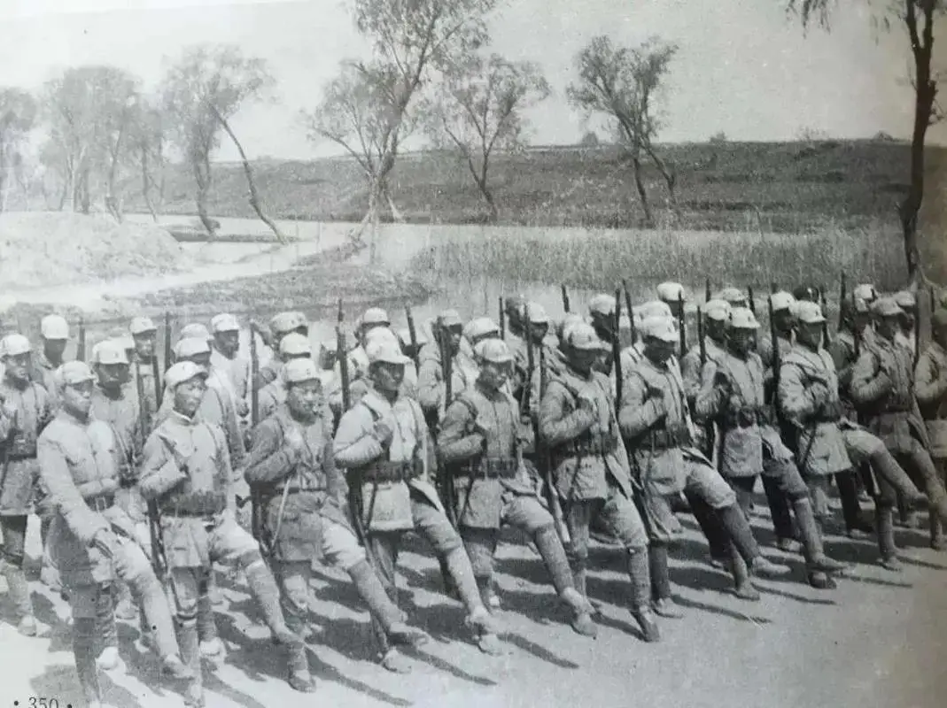 陈乔年牺牲后66年后女儿被找到，在墓碑前痛哭：爸，我来看您了