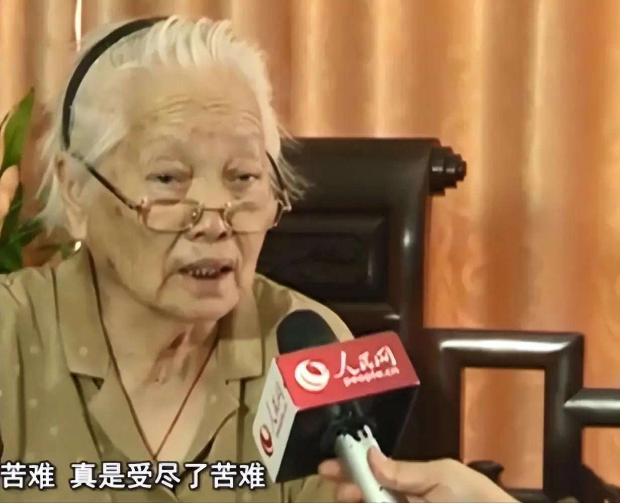 陈乔年牺牲后66年后女儿被找到，在墓碑前痛哭：爸，我来看您了