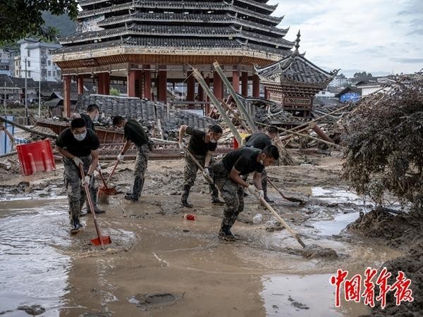 本报记者直击贵州榕江、从江抗洪一线：洪水来袭 青年汇聚一线勇担当