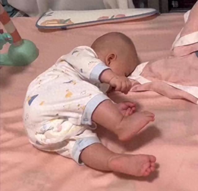 4-6 月宝宝进阶训练！5 个居家小游戏，练出全能小宝贝