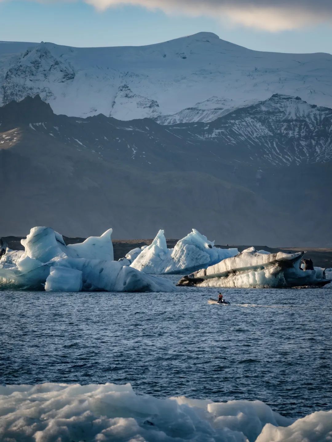 70-200mm F2.8 DG DN OS即将发售！风景入镜里，人在画中游
