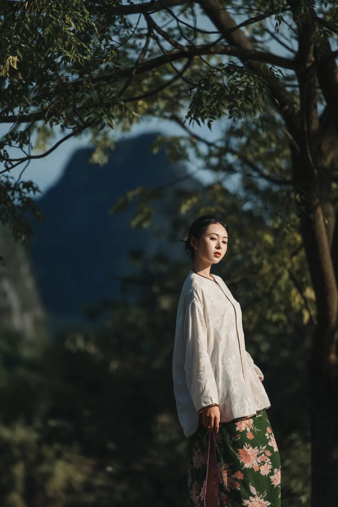 70-200mm F2.8 DG DN OS即将发售！风景入镜里，人在画中游