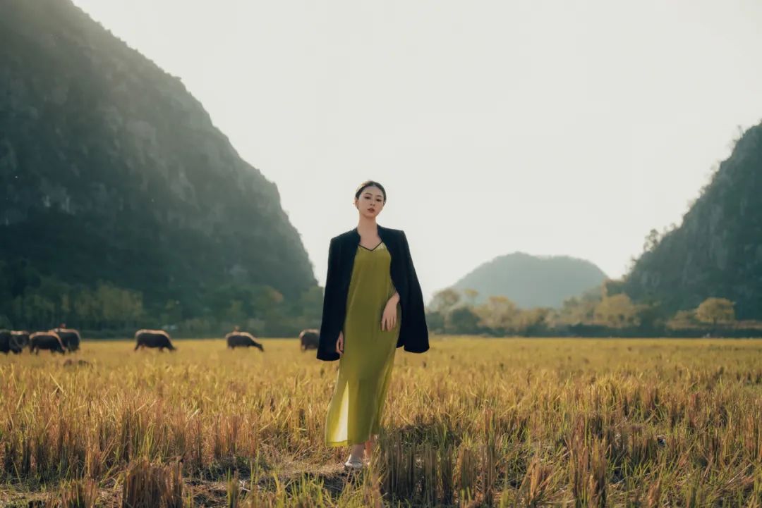 70-200mm F2.8 DG DN OS即将发售！风景入镜里，人在画中游