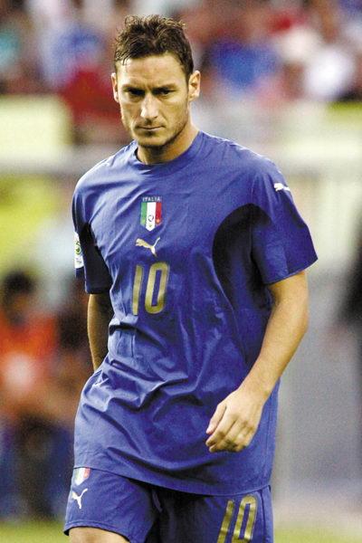 世界杯经典发型：巴乔辫子流行 大罗阿福头搞笑