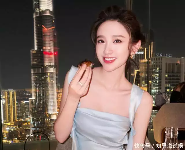 张若昀推娃车被偶遇,唐艺昕优雅辣妈形象,夫妻同心打破离婚传闻