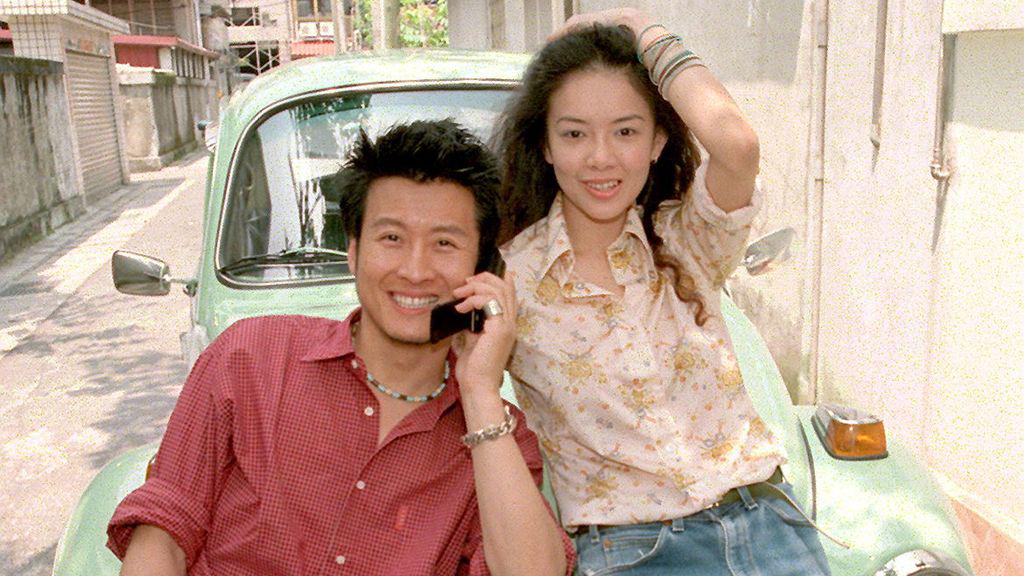 61岁港星内地工地开挖掘机,已被封杀多年,母亲仍住养老院8人间