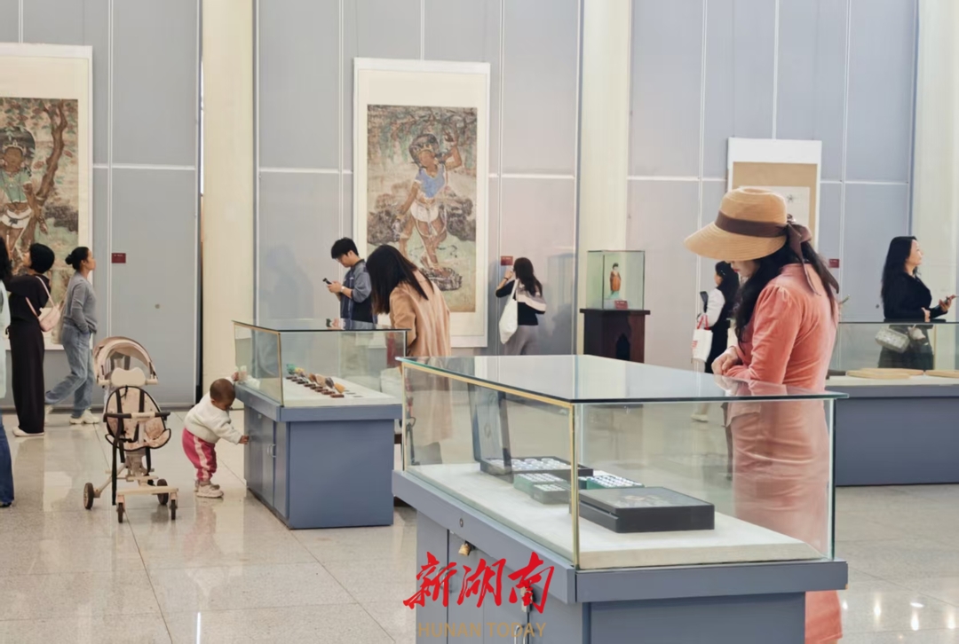 新展丨在长沙“湘遇”敦煌,专家解读壁画彩塑绚丽千年秘诀