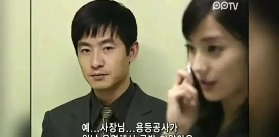 44岁韩彩英在明洞逛街，身材保持很好，全程用中文交流