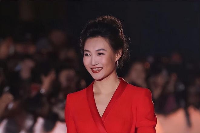 央视主播李梓萌：沈阳走出的央视著名主持人，男友在雾中迷路了