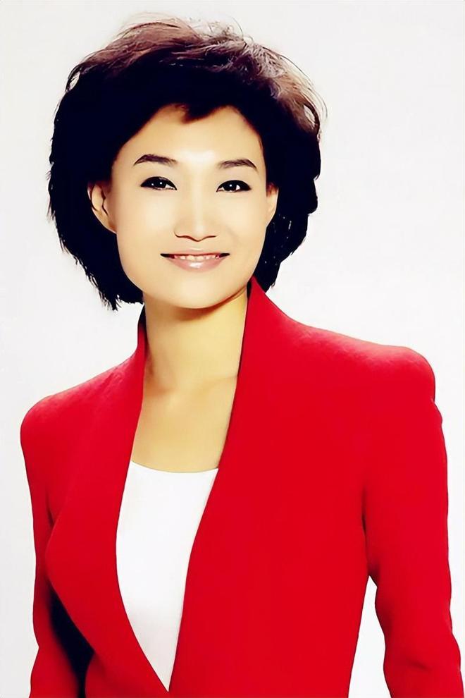 央视主播李梓萌：沈阳走出的央视著名主持人，男友在雾中迷路了