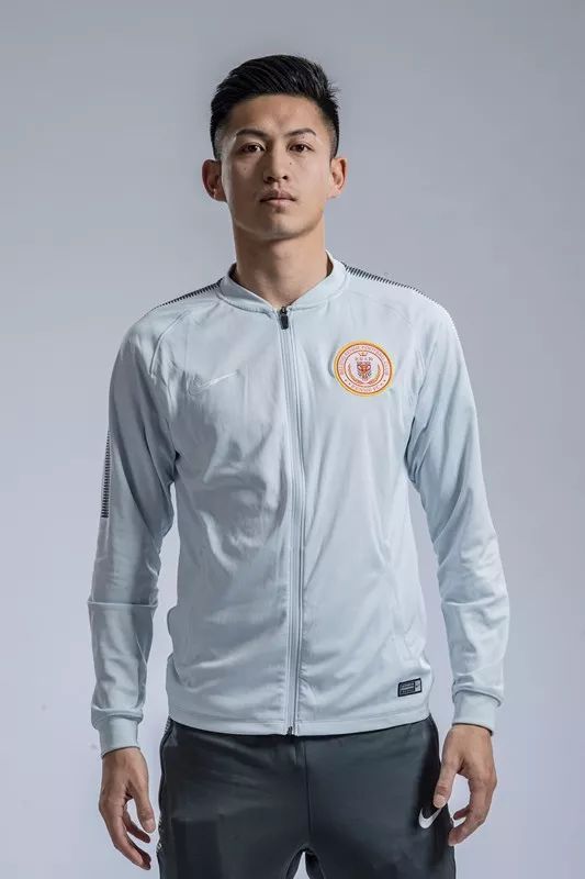 俱乐部公告：王楚正式加盟北京人和足球俱乐部