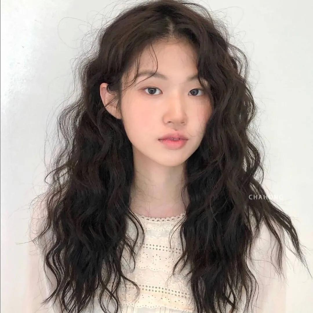 2022流行的4款烫发，每一款都好看到爆，准备烫发的女生收藏起来