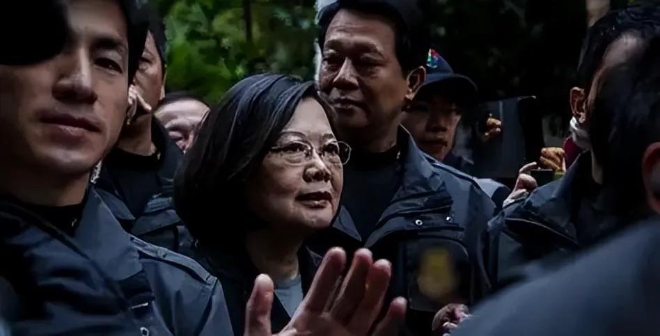 台湾年底政坛大变天，蔡英文对赖清德下手逼宫，台海局势全线骤变