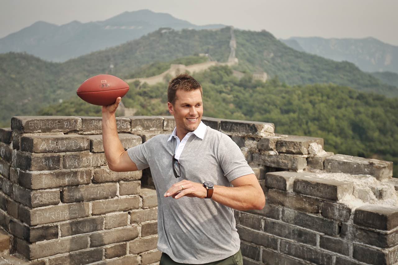 美式橄榄球巨星布雷迪首次访华：我终于登上长城